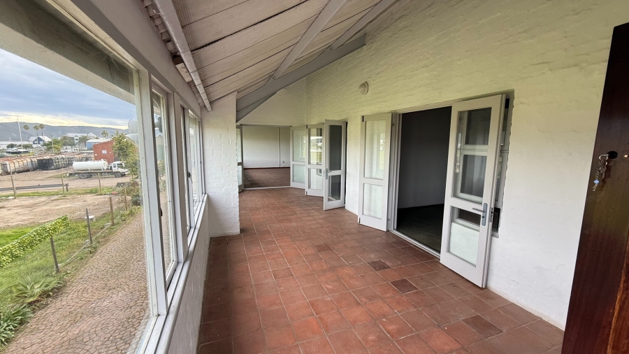 To Let 4 Bedroom Property for Rent in Knysna Central Western Cape